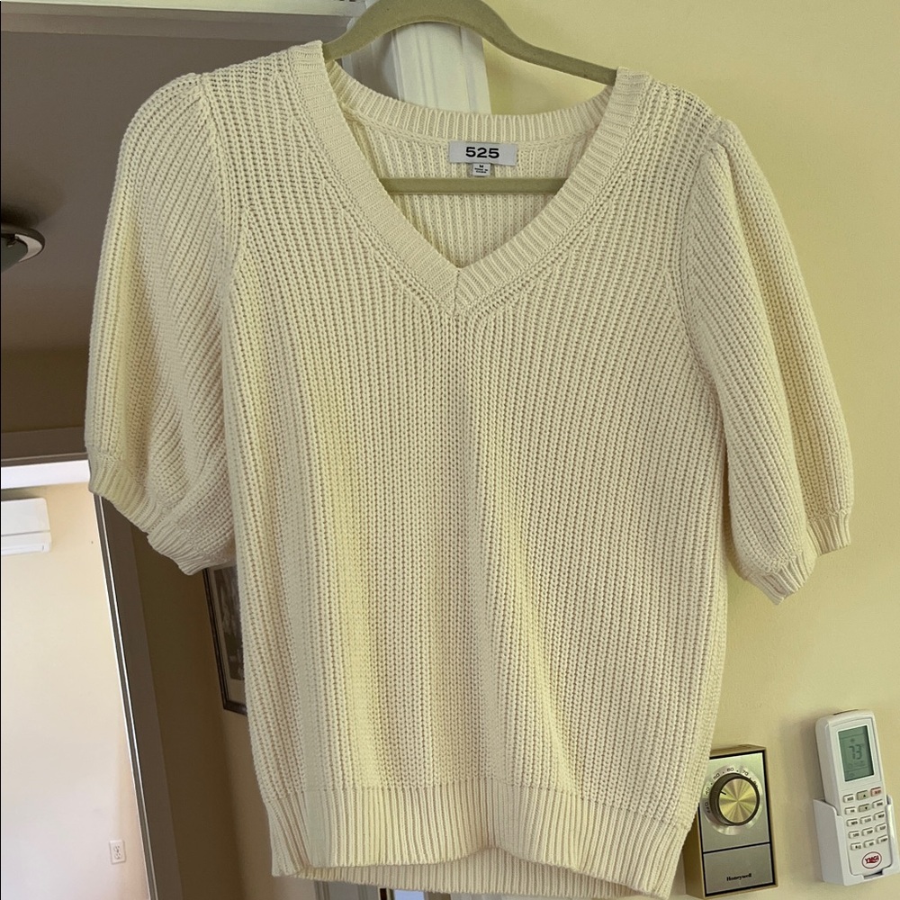525  America Cotton short sleeve sweater. Size M